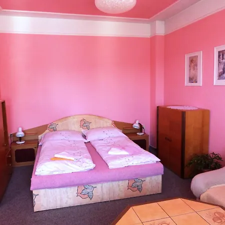 Hawaii בית הארחה 3*